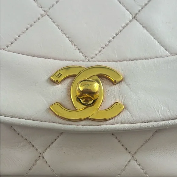 Vintage Pink Chanel Diana - Picture 3 of 13